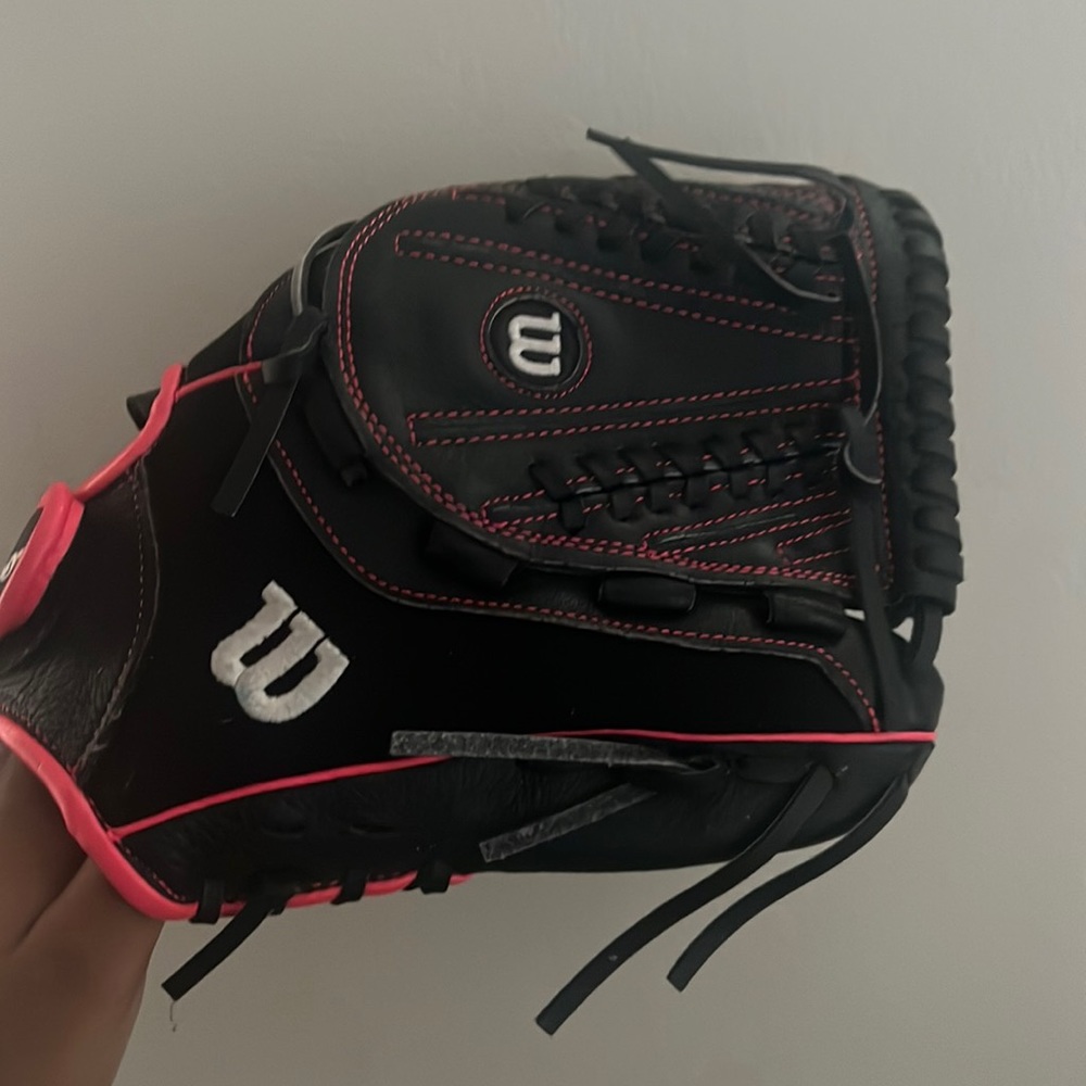 Softball glove